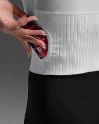 2XU Women's Light Speed React Sleeved Trisuit - Image 10