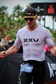 2XU Mens Light Speed React Sleeved Trisuit - Image 2