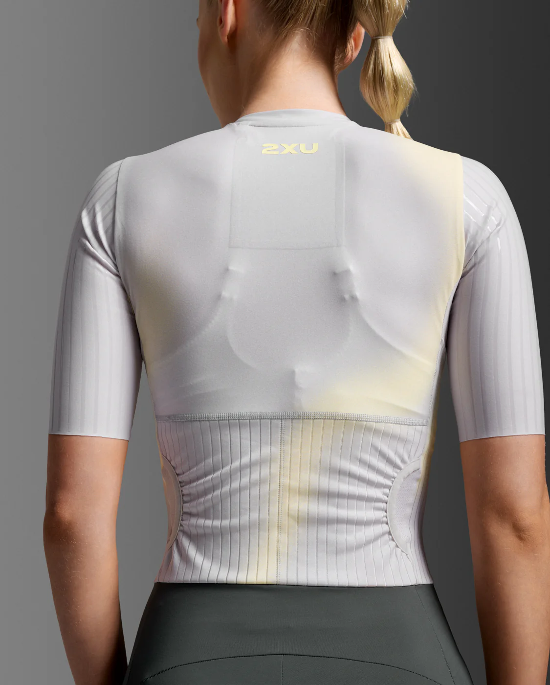 2XU Women's Light Speed React Sleeved Trisuit - Image 14